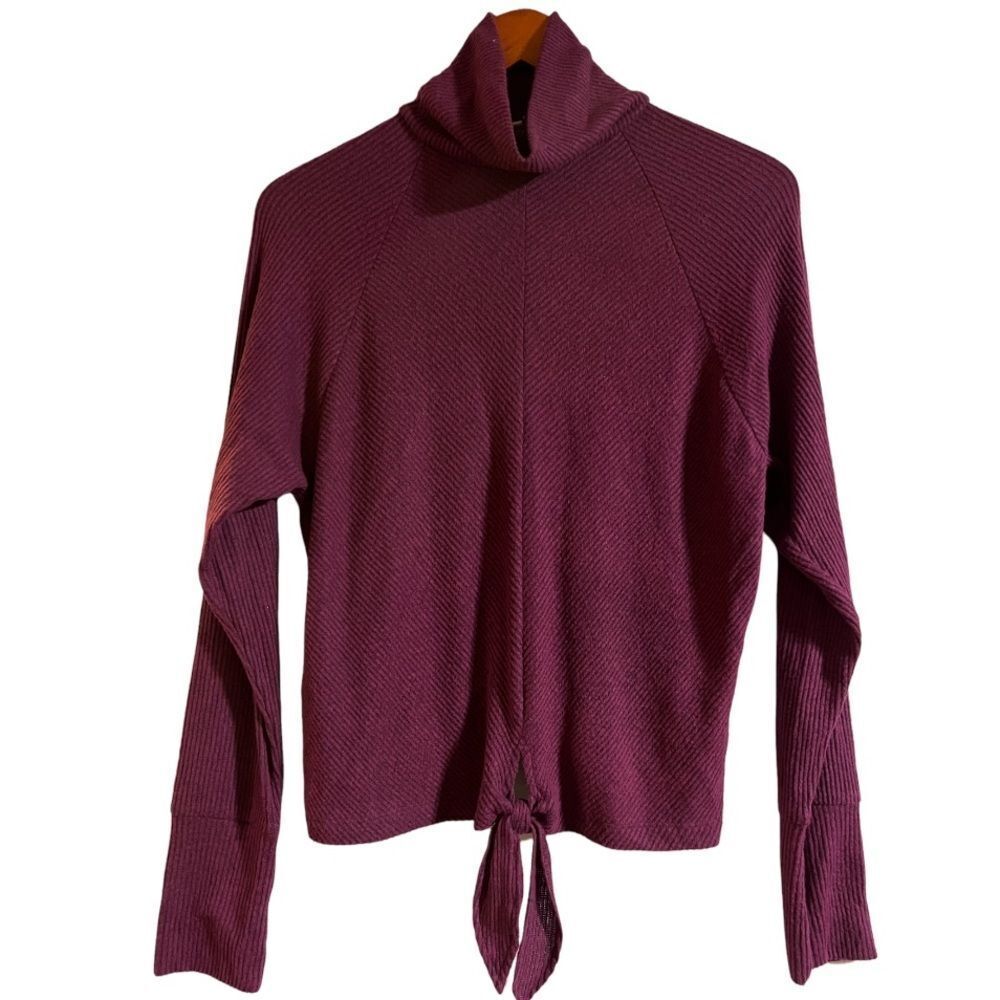 😊 3/$30 NWT🏷 EXPRESS cowl neck top, Sz Small super soft! Burgundy, tie front